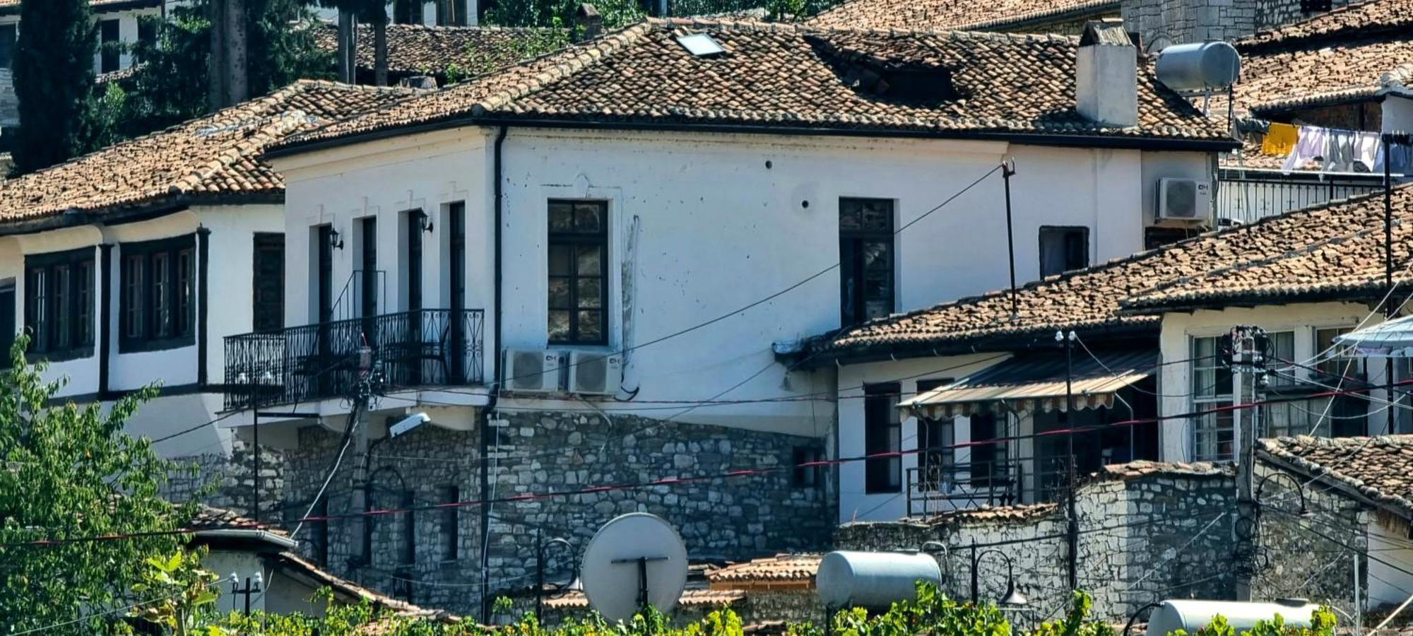 Hotel Gorica - Unesco Quarter Berat Bagian luar foto