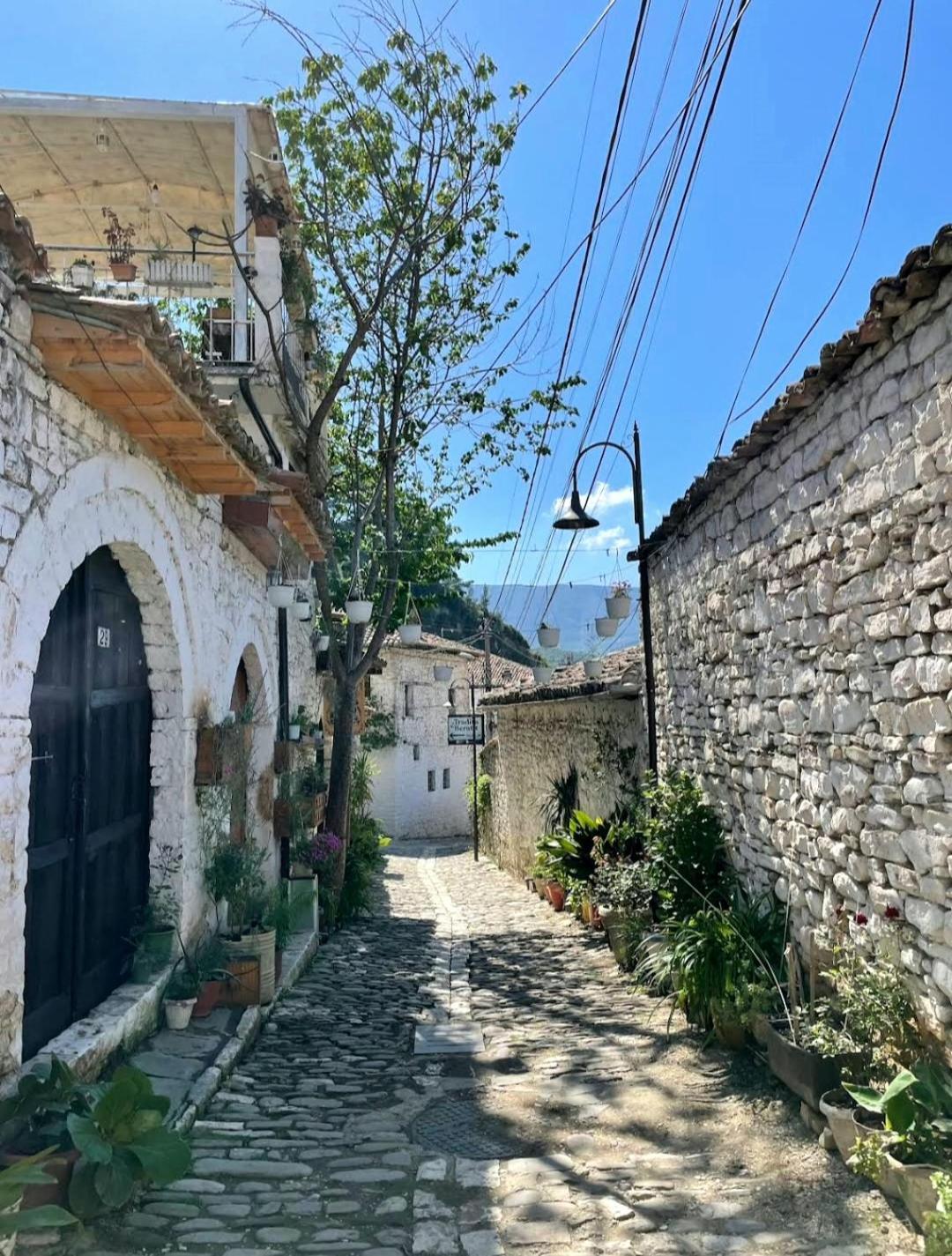 Hotel Gorica - Unesco Quarter Berat Bagian luar foto