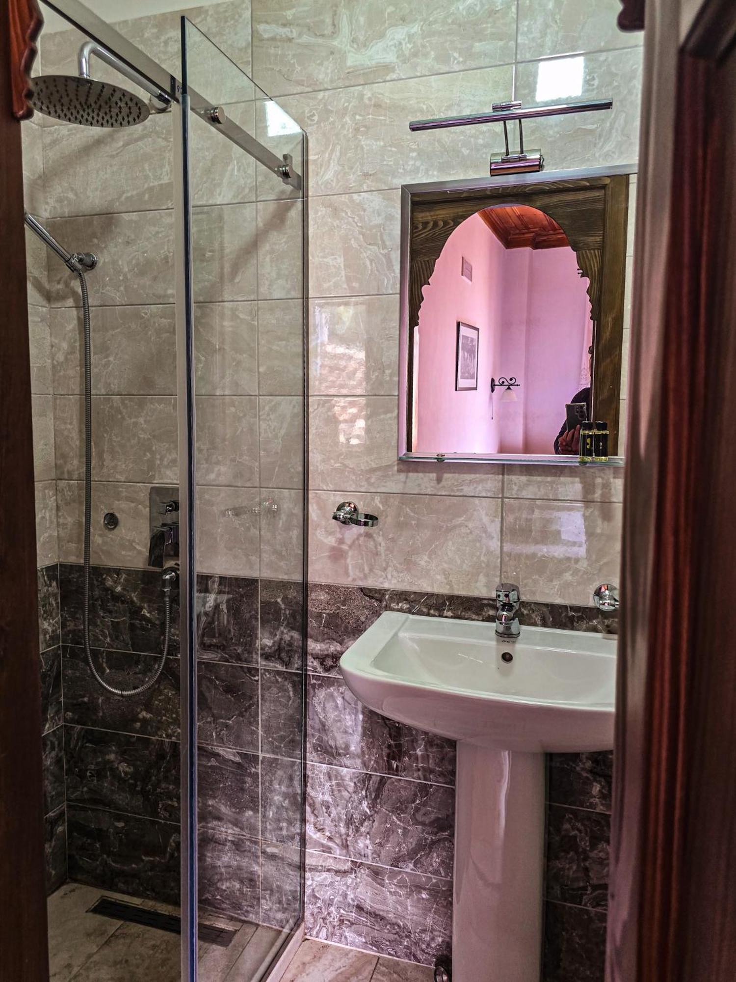 Hotel Gorica - Unesco Quarter Berat Bagian luar foto