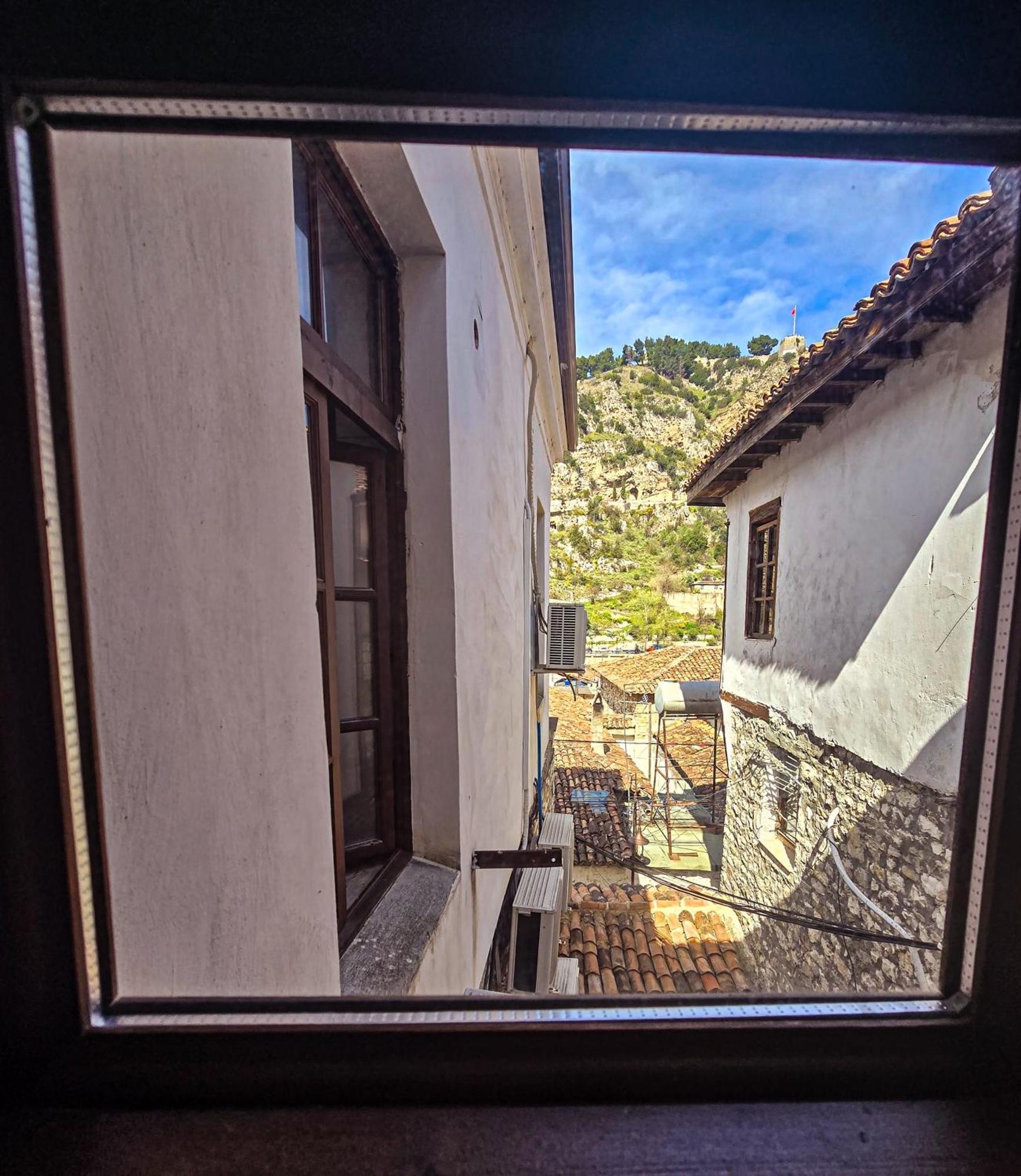 Hotel Gorica - Unesco Quarter Berat Bagian luar foto