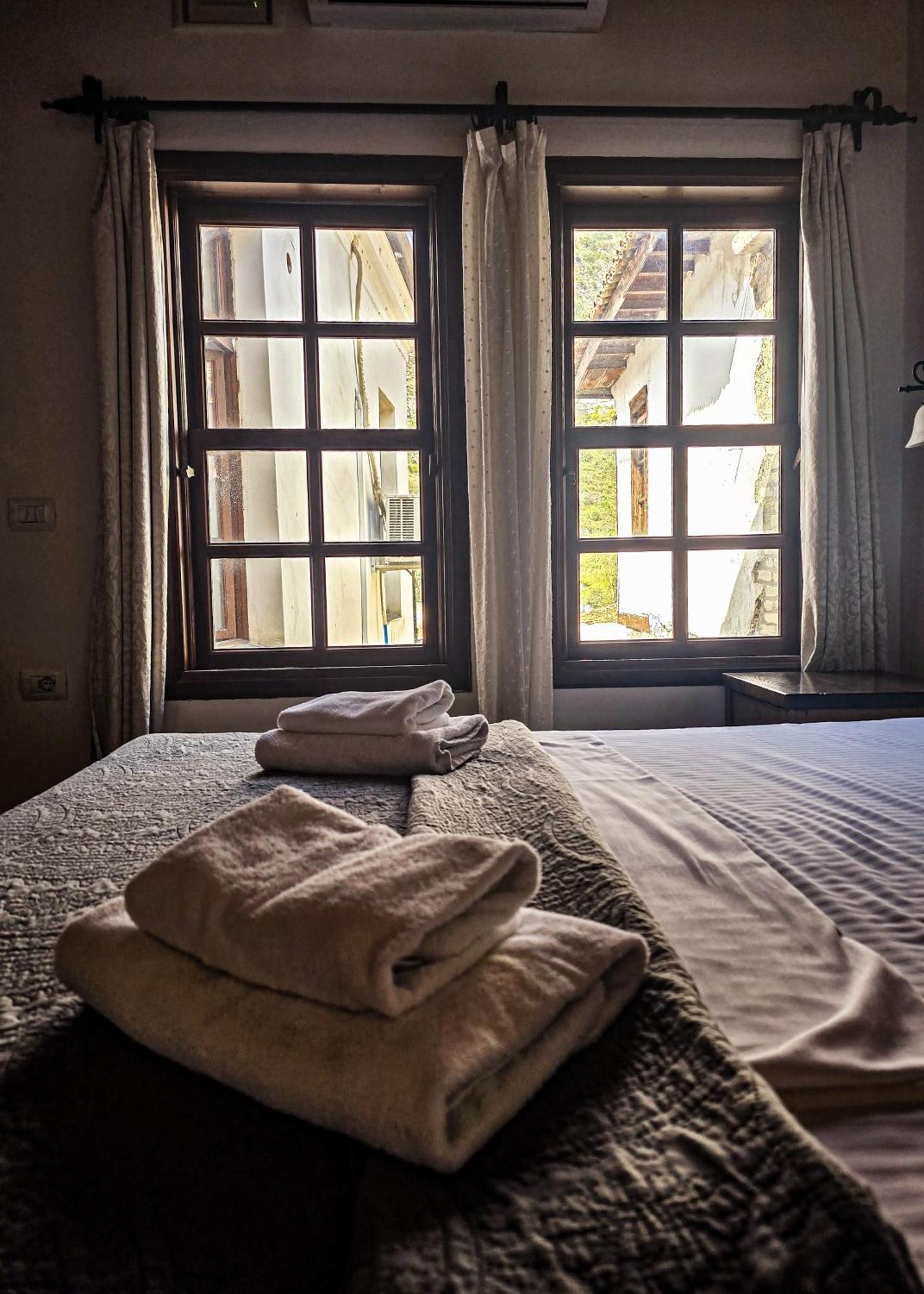 Hotel Gorica - Unesco Quarter Berat Bagian luar foto