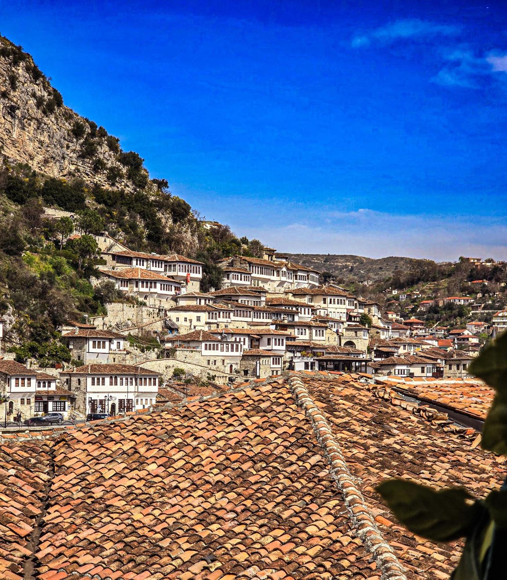 Hotel Gorica - Unesco Quarter Berat Bagian luar foto